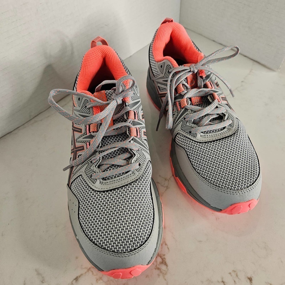 Ascis Women's gel-venture new running shoes Size 8
